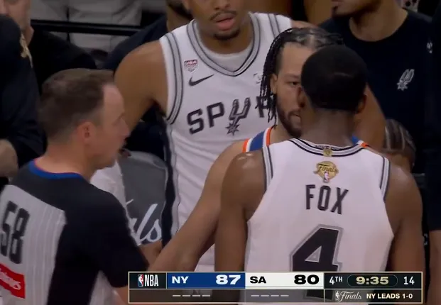 NBA总决赛第二场：布伦森造福克斯犯规后双方多人冲突