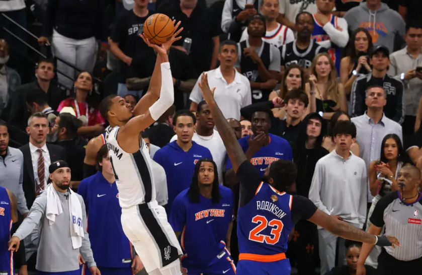 NBA总决赛G2马刺104-105尼克斯，文班亚马错失绝杀