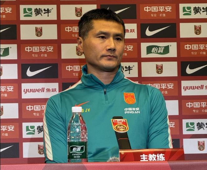 中国男足战泰国前发布会：邵佳一称将派最强阵容