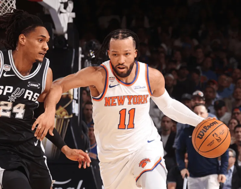 NBA总决赛第三场：尼克斯半场64-57领先马刺，布伦森15分