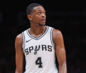 NBA总决赛G3：马刺111-104领先尼克斯，福克斯与文班亚马配合受关注