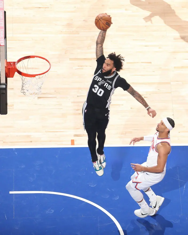 NBA总决赛G4：尚帕尼断球反击单臂劈扣，马刺社媒晒图