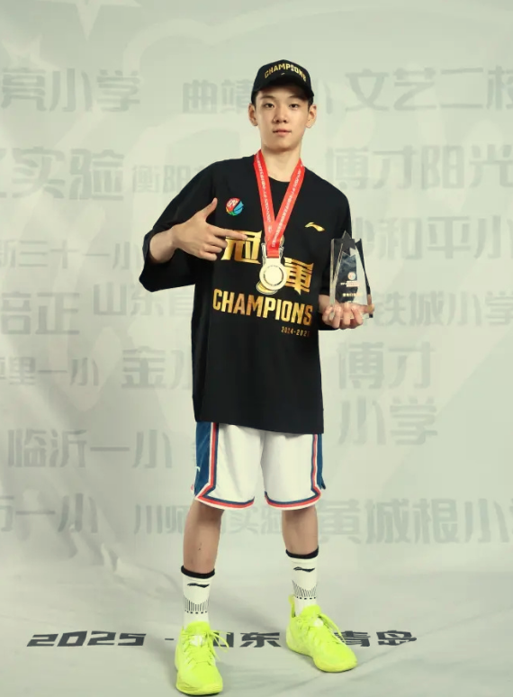 辽宁男篮试训刘卫霖后又招揽柳清瀚，后者曾获总决赛MVP