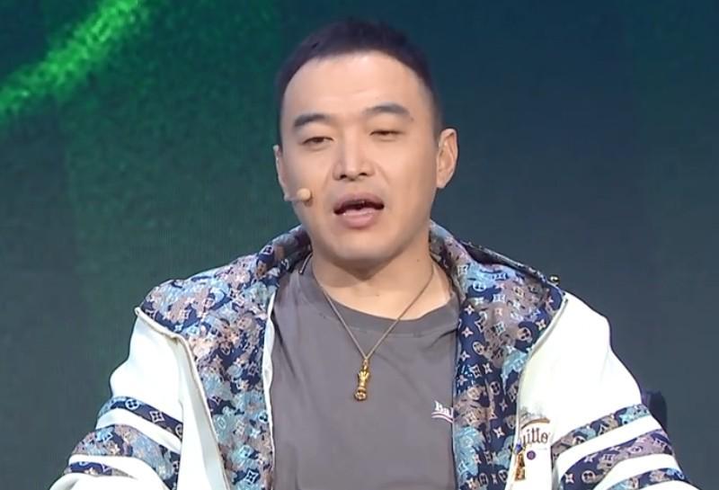 冯潇霆谈C罗状态起伏：这个年纪应更包容