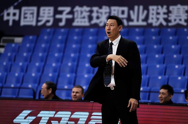 北京首钢男篮集结夏训，李楠正式接任主帅