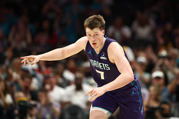 NBA选秀大会：黄蜂第14顺位选中康-克努佩尔 还有第18号签
