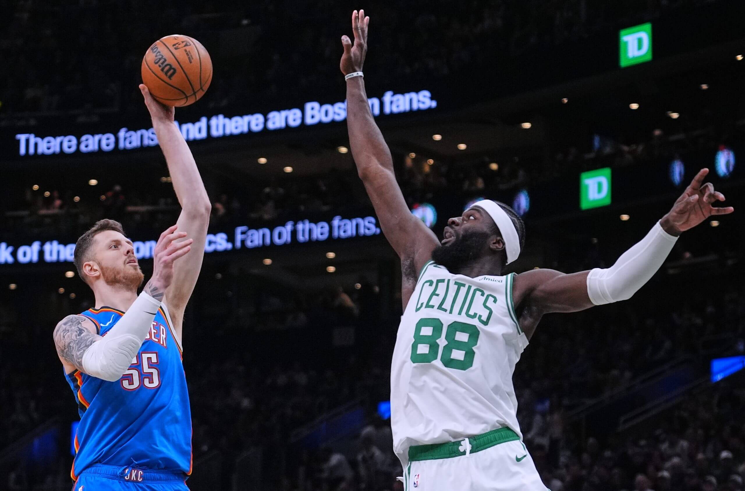 NBA自由球员中锋市场：杜伦与哈尔滕施泰因成焦点