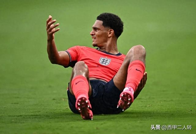 英格兰2-0巴拿马后遭右后卫危机，宽萨脚踝受伤