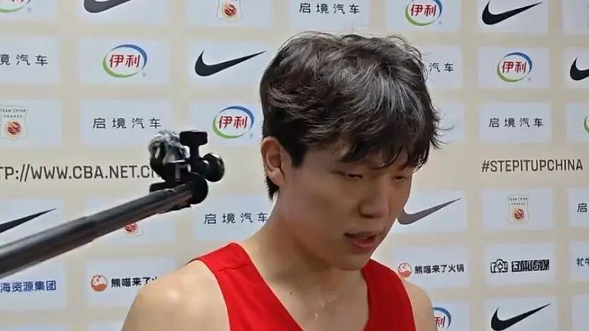 男篮世预赛中国男篮战日本，杨瀚森赛前状态放松