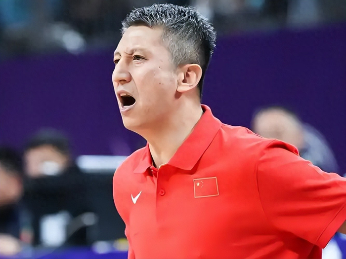 中国男篮输球后郭士强承压，杜锋再成主帅热门