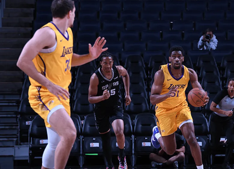 NBA夏季联赛湖人88-84马刺，克里斯-马农24分