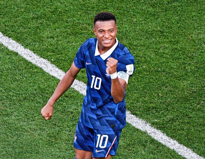 姆巴佩世界杯三届淘汰赛均至少进3球，法国2-0摩洛哥