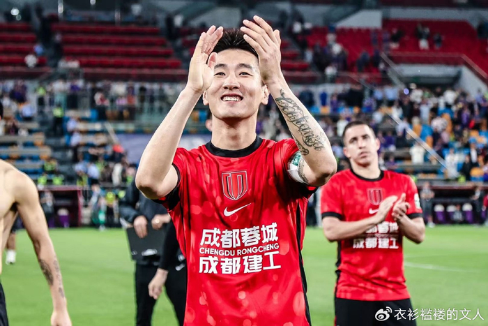 足协杯赛后韦世豪与对手口角，成都蓉城点球大战2-3出局