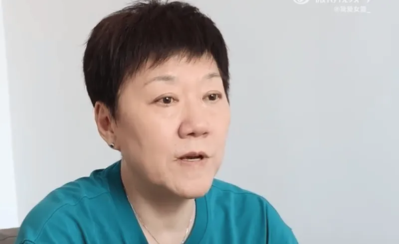 丛学娣：退休后仍坚守篮球一线，喜欢和年轻人在一起