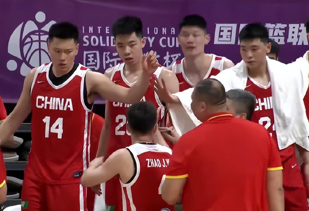 中国男篮113-79大胜喀麦隆，廖三宁18分贺希宁17分