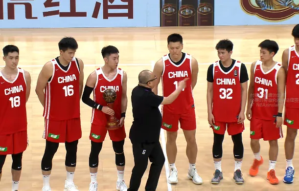 国际男篮团结杯：中国男篮90-82战胜喀麦隆男篮