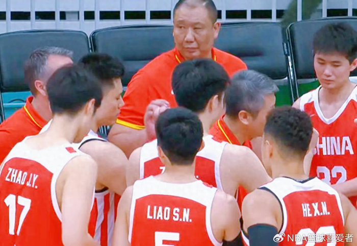 中国男篮77-84不敌新西兰，篮板29-45落后16个