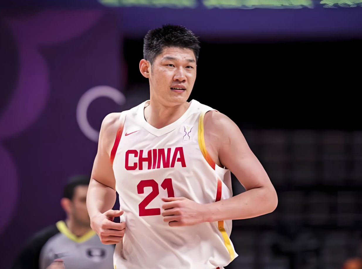 杨毅质疑周琦：CBA和全运会能打，男篮比赛却打不了