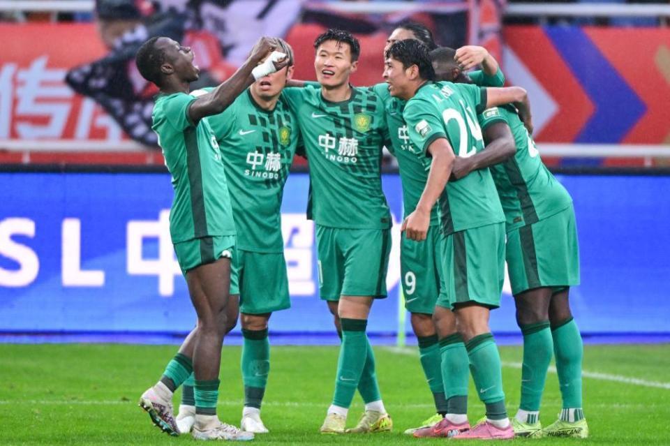 北京国安3比0上海申花，11场不败升至中超第2
