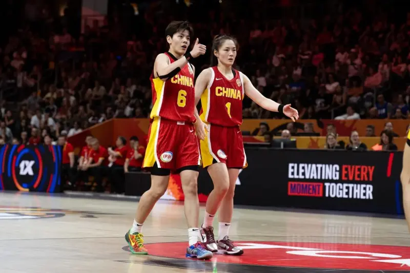 世界杯：张子宇13分6篮板2盖帽，中国女篮61-94不敌美国