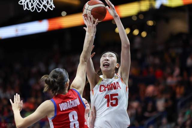 中国女篮加时74-70逆转捷克，锁定小组前三