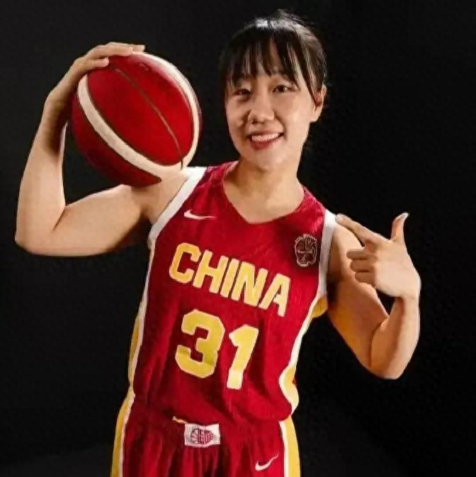 中国女篮后卫世界杯首战0分3失误3犯规，10个赛季WCBA场均仅4分