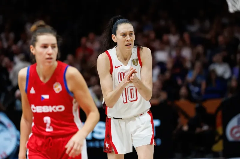 中国女篮40-21领先意大利，美国女篮半场57-33捷克