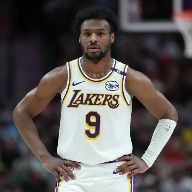 NBA媒体晒图：布朗尼-詹姆斯即将进入生涯第三年，外界曾质疑其能力