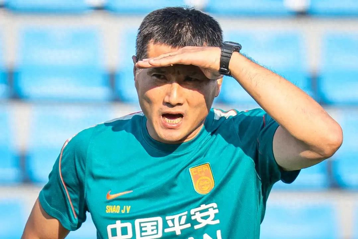 中国男足武汉集训：邵佳一解读4场热身赛目的，17岁小将赵松源亮相