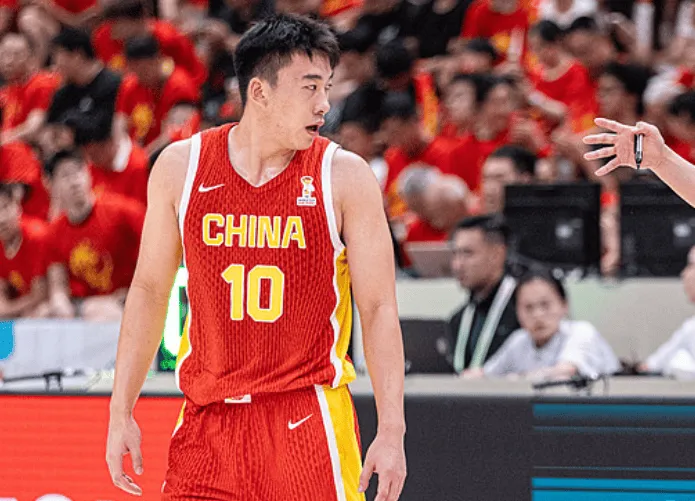 亚运会中国男篮王俊杰半场15中6砍下14分7篮板2助攻