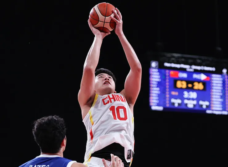 亚运会中国男篮大胜菲律宾 王俊杰砍下20分14篮板