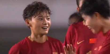 中国女足5-1胜中国香港女足，王霜2射2传