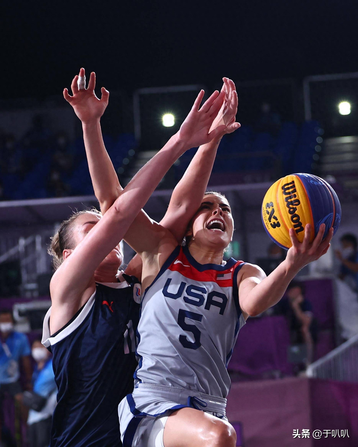 美国女篮97-79逆转法国女篮夺世界杯五连冠,杰基杨成关键功臣