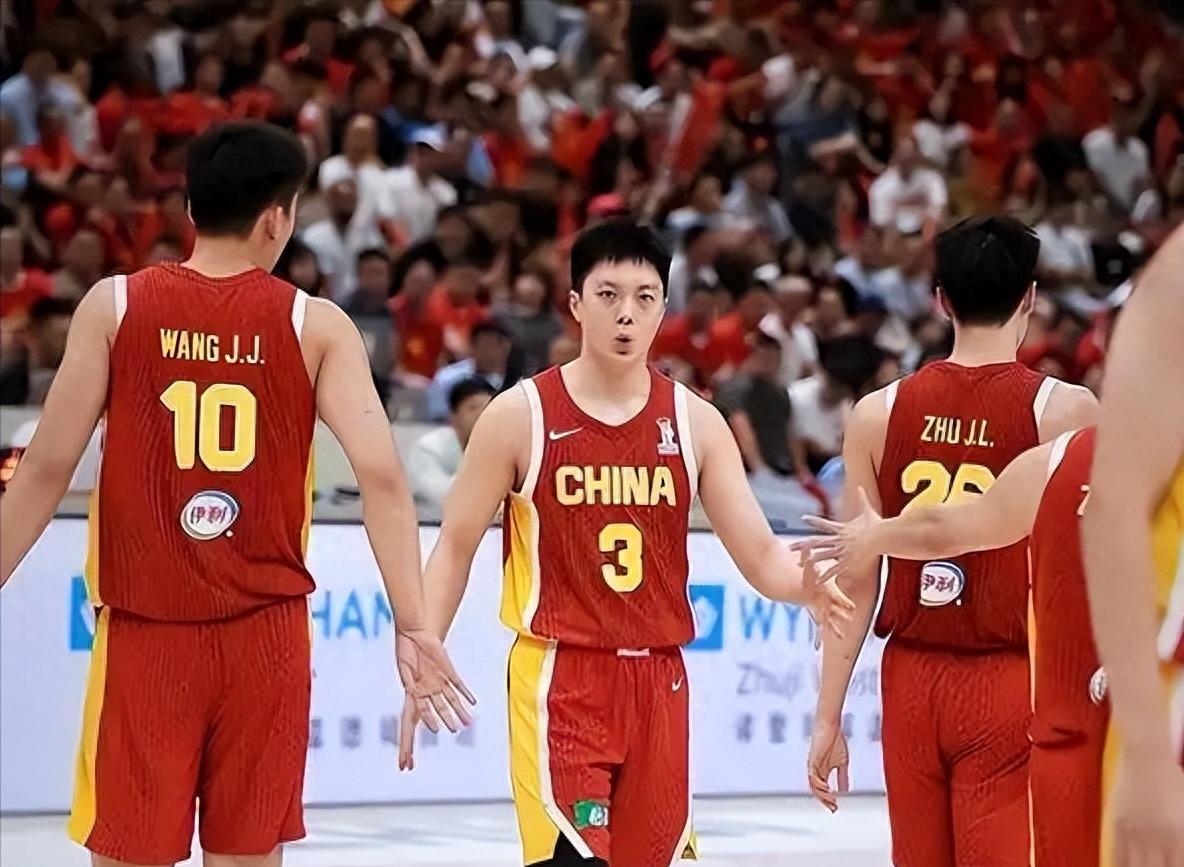 郭士强：中国男篮八强战需警惕沙特归化双核，胡金秋或成关键