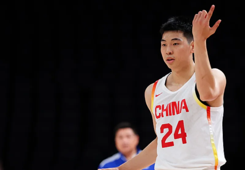 崔永熙半场14分钟砍下8分5篮板1助攻,中国男篮48-39领先沙特