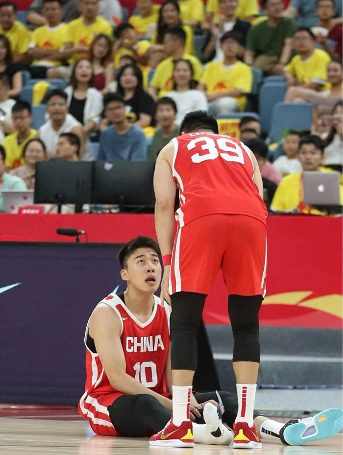 男篮87-78险胜沙特,焦泊乔坐冷板凳引争议
