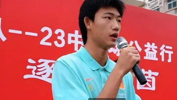 国足走进武汉二十三中 赵松源寄语青少年球员