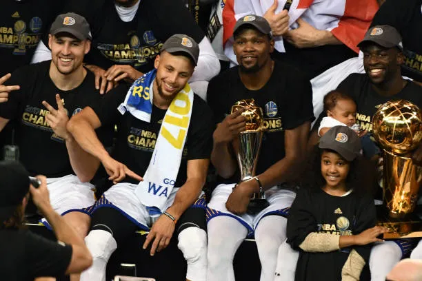 NBA季后赛连胜纪录：勇士15连胜第一、湖人13连胜第二