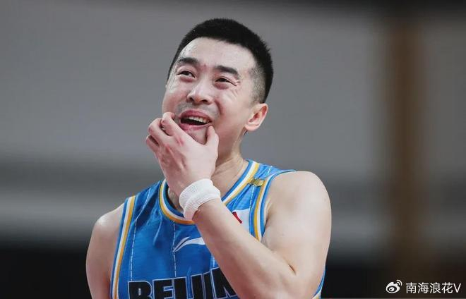 中国篮协重罚北京U21主帅王骁辉停赛1年，消极比赛事件引热议