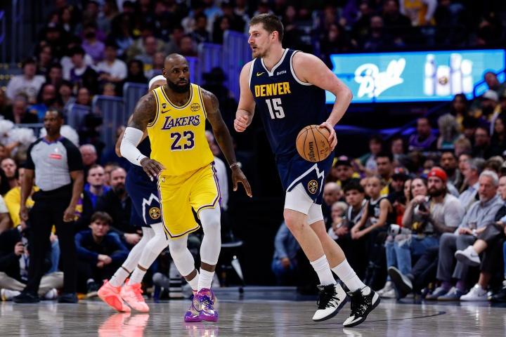 约基奇力压詹姆斯登顶 NBA30岁后70%真实命中率砍20+10+10次数榜