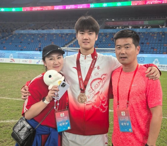 肇宸惟入选中国U19国青队，肇俊哲鼓励儿子为国出征
