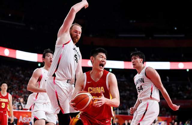 中国男篮78-97惨败日本二队，杨毅苏群辩论谁赢了