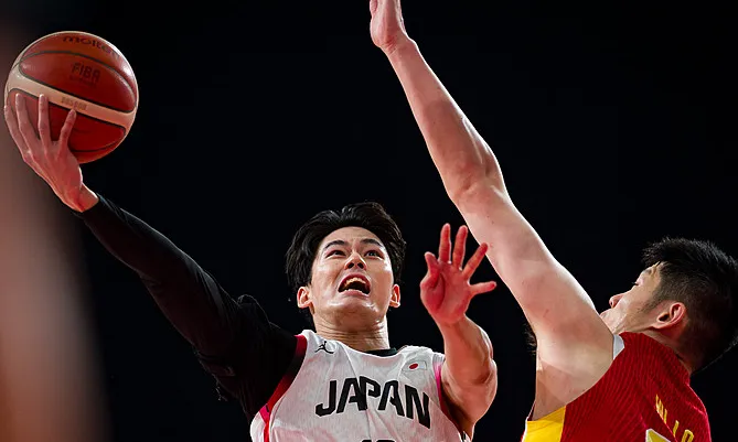 金近廉亚运会砍下19分，日本男篮77-97击败中国男篮