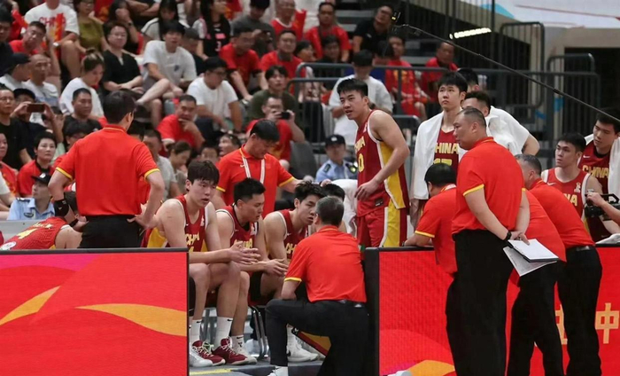 中国男篮不敌日本二队，半决赛惨败暴露防守短板