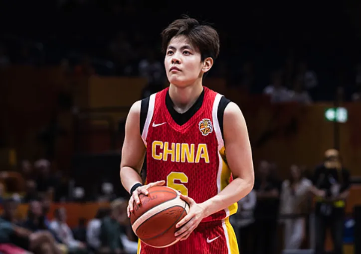 杨舒予半场8中5砍13分，中国女篮57-28领先泰国女篮