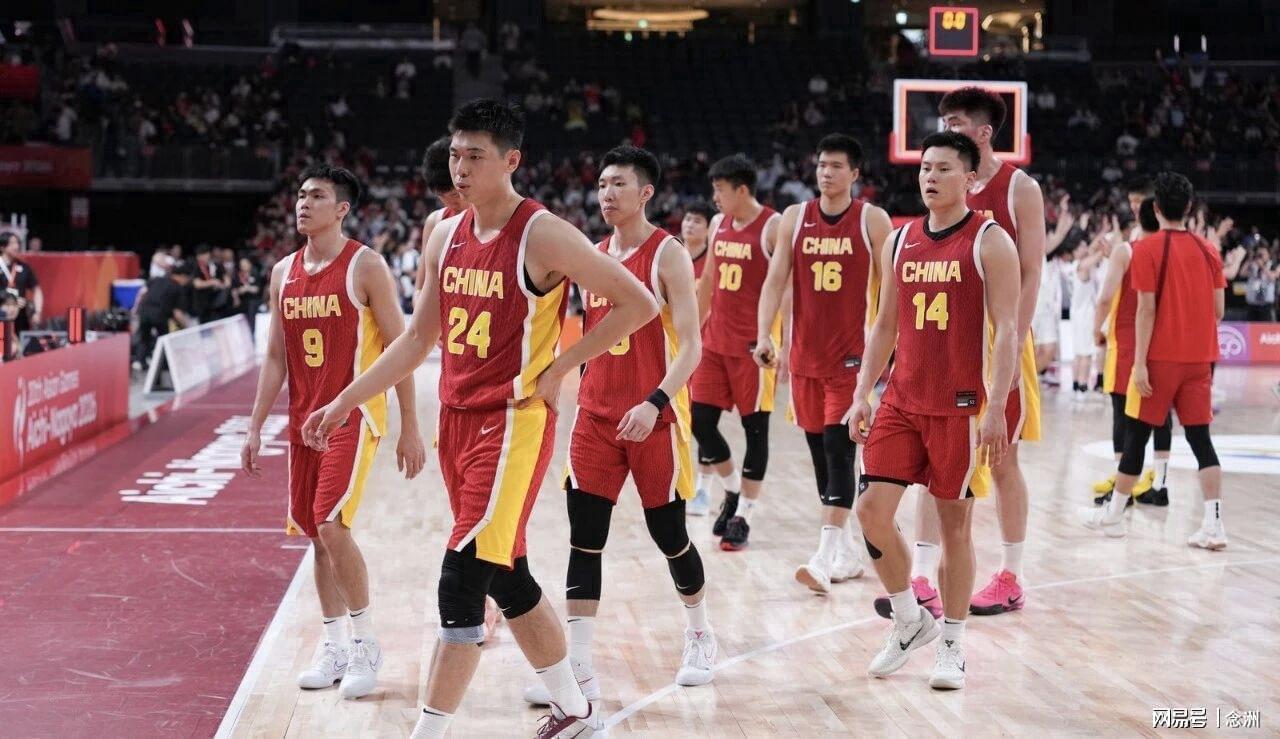 苏群:中国男篮像1997年国足 2026年恐重蹈中国足球覆辙