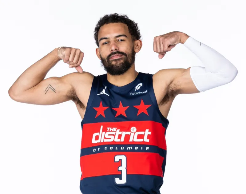 NBA官方晒照为特雷-杨庆生，奇才4年2.12亿美元续约