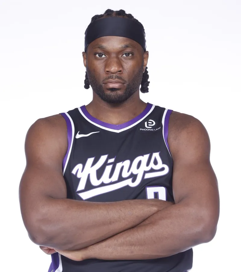 NBA官方为国王队球员普雷舍斯-阿丘瓦庆生