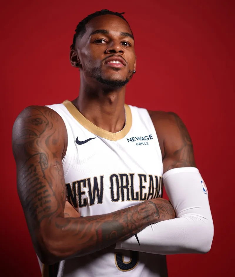 NBA官方晒照为德章泰-默里庆生