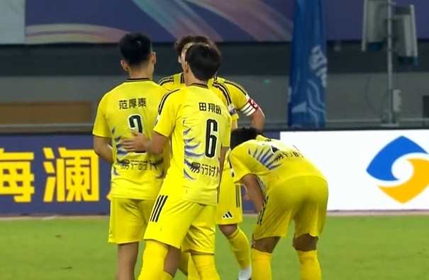 泰州队2-0盐城队，祝晖破门，吴硕涛建功